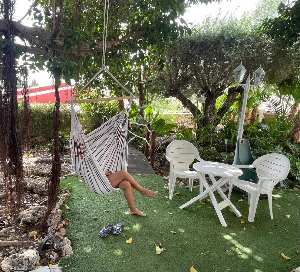 Homestay Habitacion Con Bano Privado Frente A La Piscina, Maximo 2 Personas, No Es La Casa Completa
